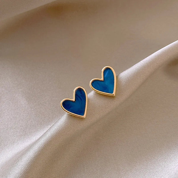 Vintage Small Heart Stud Earrings – Gold Zinc Alloy